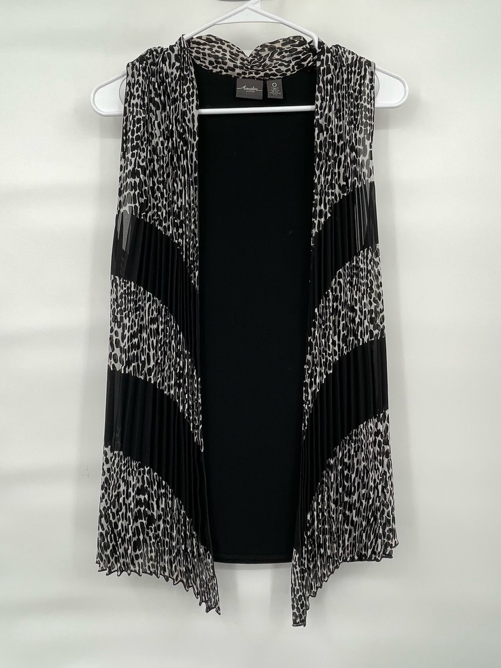 Travelers by Chicos pleated animal print flowy vest blouse